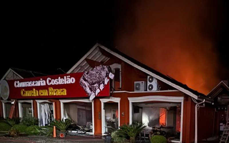 Incêndio atingiu estrutura da churrascaria Canela em Brasa 