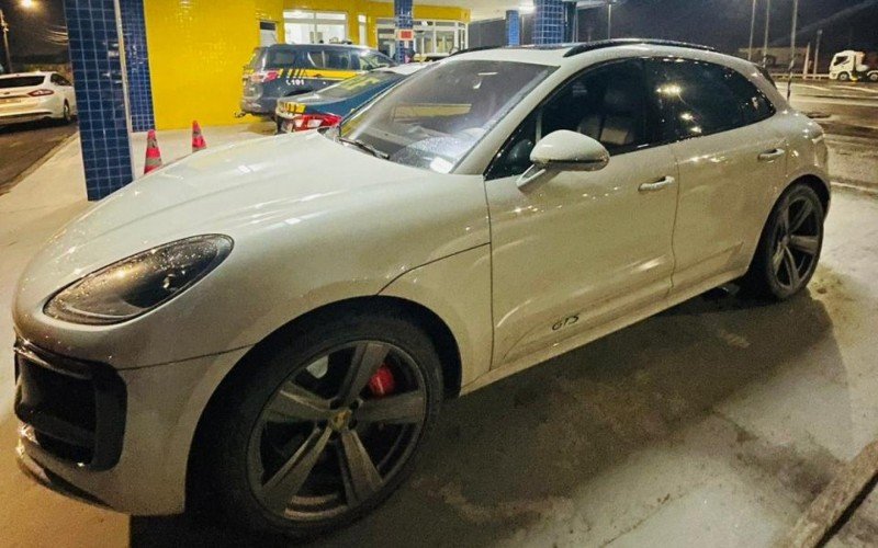 Porsche Macan GTS foi apreendido em Santa Catarina, após desmembramento da Operação Komendador