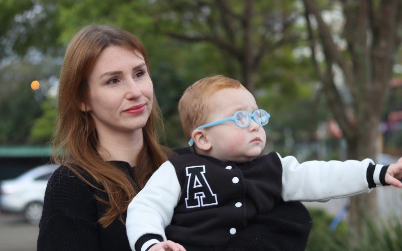 Rainha da Dezemberfest, de Nova Hartz, Maiara Rheinheimer tem 29 anos, é casada e mãe do Mateus, de 1 ano e 9 meses