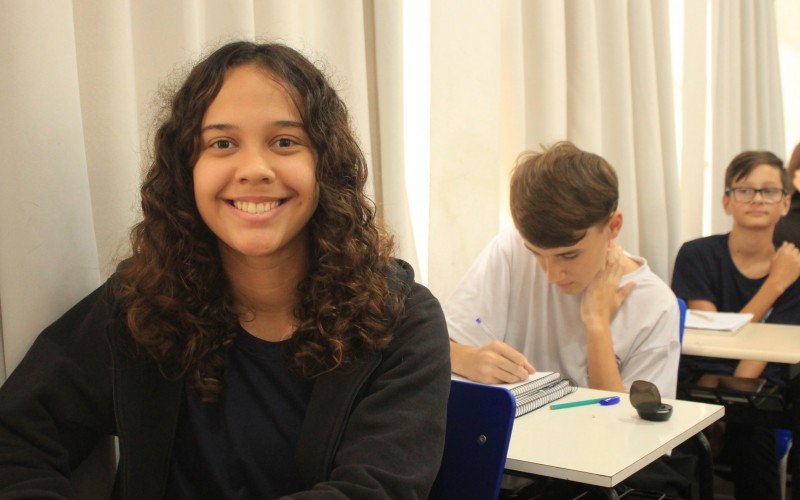 Alice e Vicente foram os primeiros medalhistas de ouro da escola que já acumula quatro prêmios na OBMEP | abc+