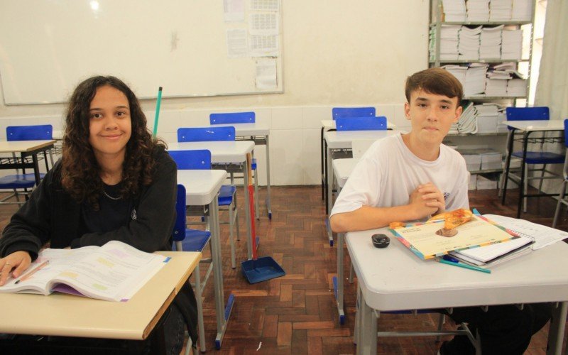 Alice e Vicente foram os primeiros medalhistas de ouro da escola que já acumula quatro prêmios na OBMEP | abc+