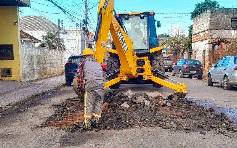 Operação Tapa-Buracos recupera ruas e avenidas afetadas pela cheia histórica na cidade