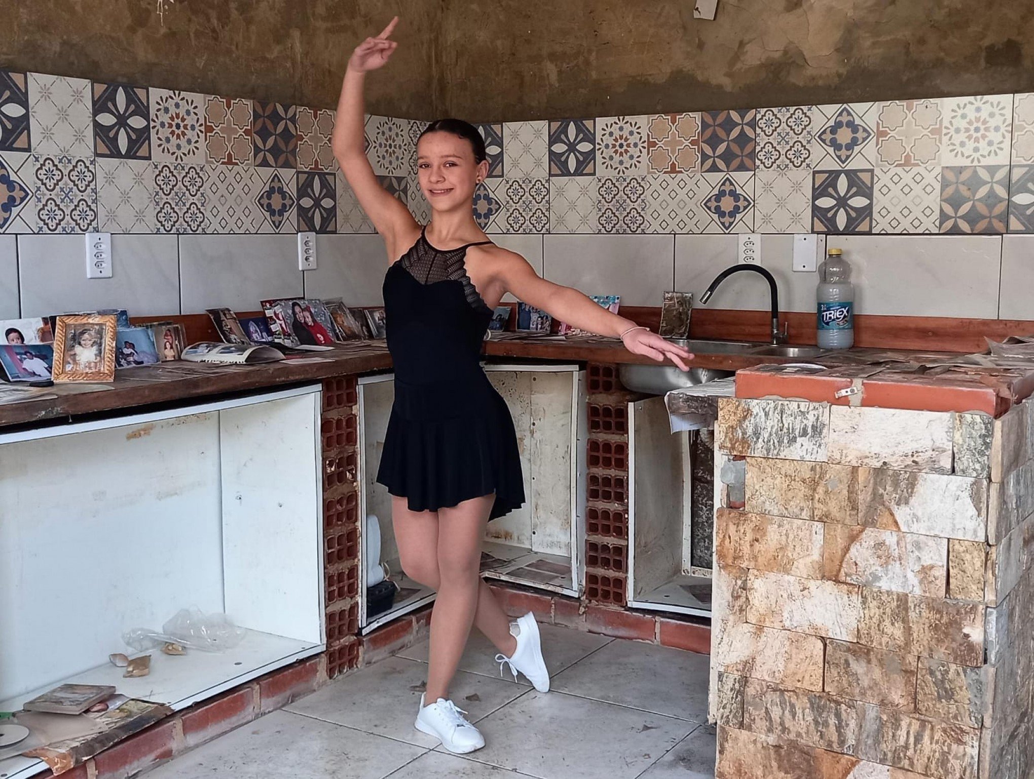 Bailarina que perdeu tudo na enchente pede ajuda para voltar a participar de festivais