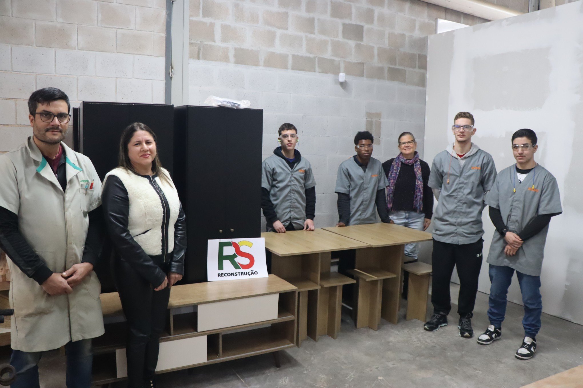 Grupo de empresários faz parceria com Senai para montagem de móveis para afetados pela enchente