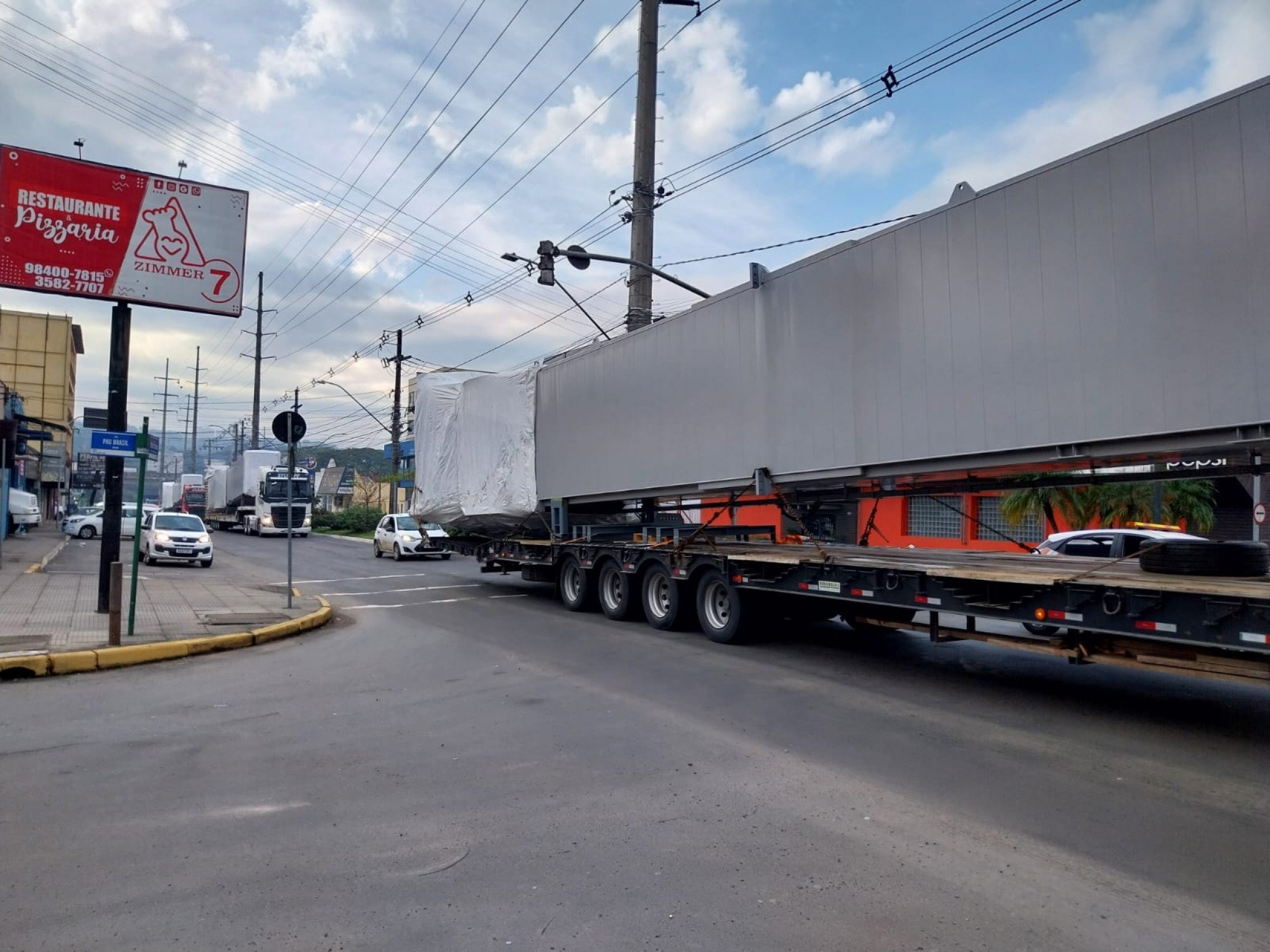 Porto Alegre recebe primeira leva de estruturas gigantes do Aeroporto Salgado Filho