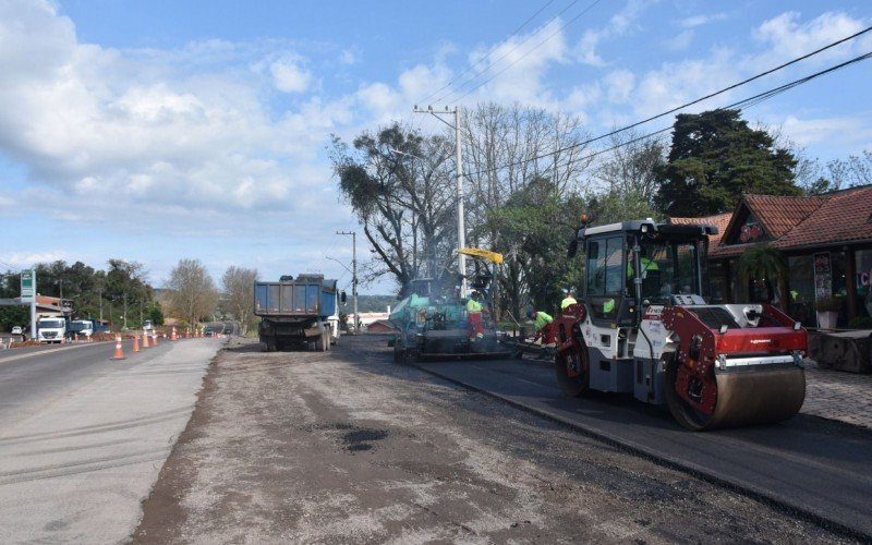 Obras na pista lateral da BR-116 em Dois Irmãos  | abc+