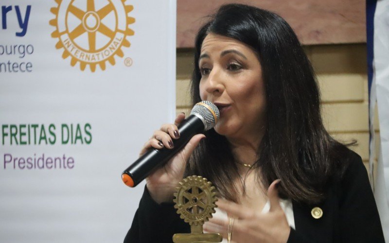 Cristiane Dias encerrou sua gestão a frente do Rotary Acontece