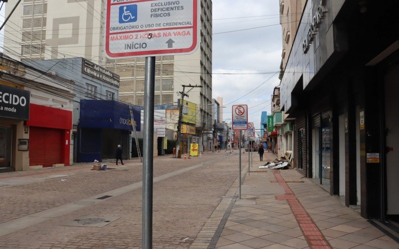 Primeira quadra da Rua Independência