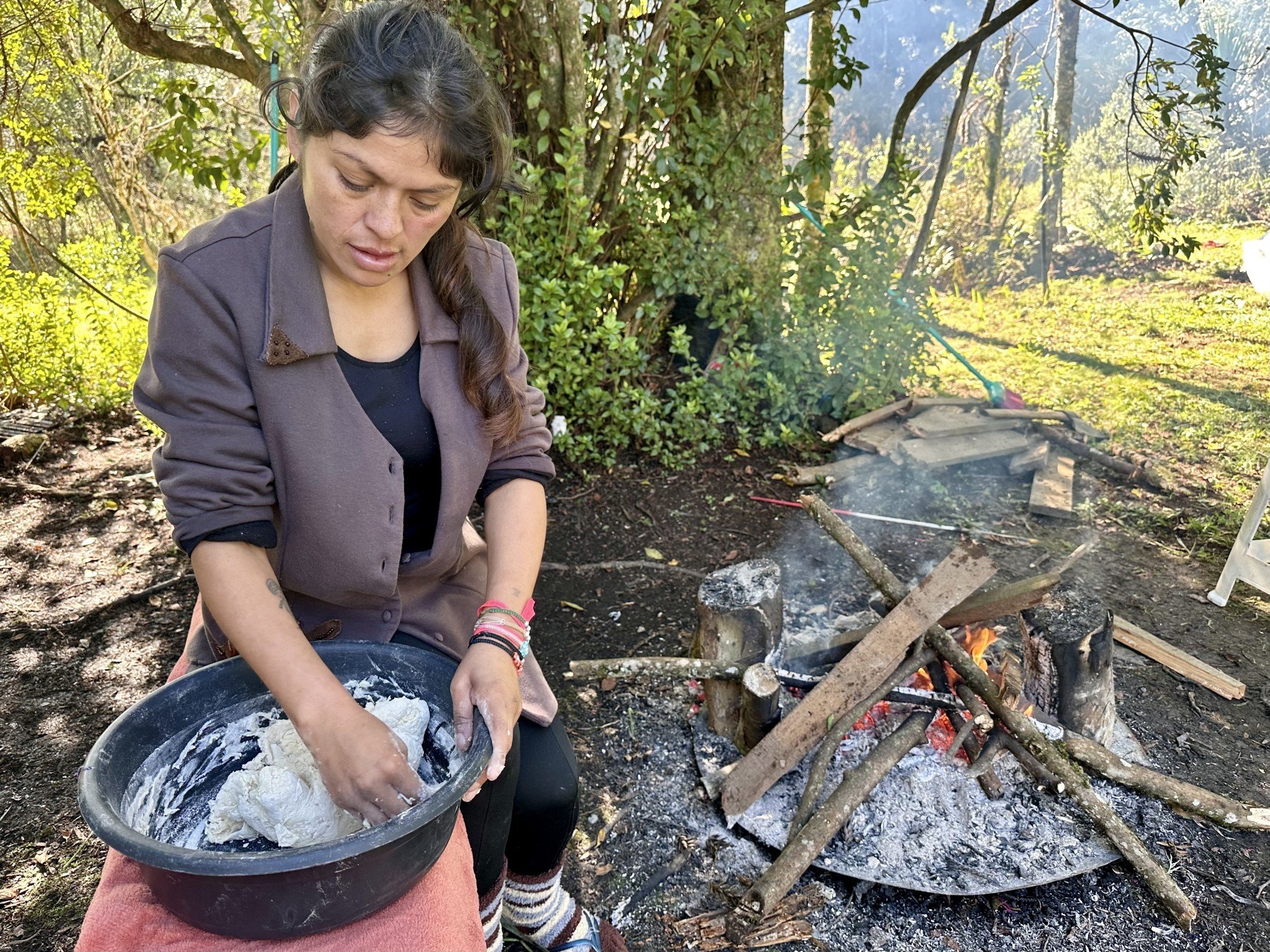 Mulheres da comunidade Kaingang de Canela compartilham receitas e ensinamentos ancestrais em livro