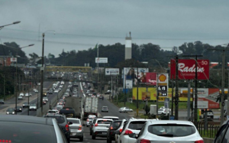 Trânsito lento na BR-116, entre Sapucaia do Sul e São Leopoldo | abc+