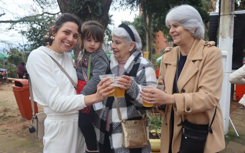 Ligia Maria Mignone, 68 (meio), Carmen Célia Cossio, 64, Bruna Mignone, 37, e a neta Lívia Mignone | abc+