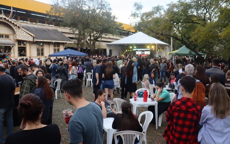 Sesc + Rock levou centenas ao Museu do Trem, em São Leopoldo