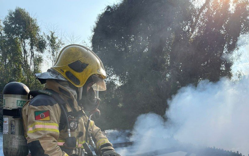 Rescaldo após incêndio  | abc+