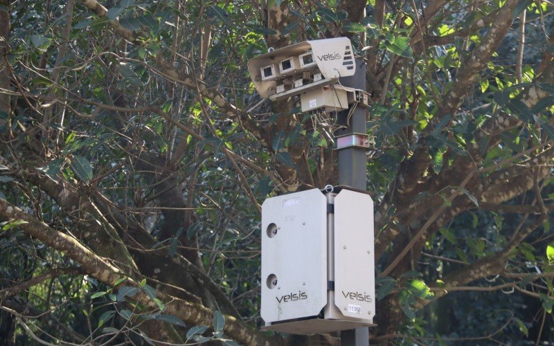 Controlador eletrônico de velocidade [radar fixo] deve ficar desligado até setembro, conforme o Dnit