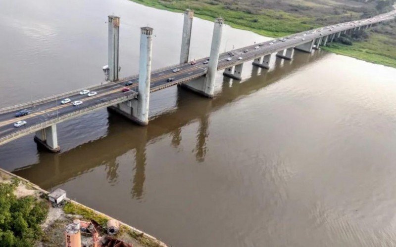 Intervenção na Avenida Castello Branco é causada por obras na ponte do vão móvel do Guaíba ' | abc+