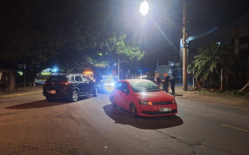 Colisão entre carros bloqueia parcialmente rua de Novo Hamburgo | abc+