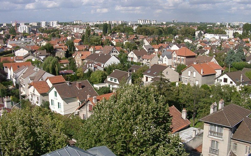 Uma vista aérea de Aulnay-sous-Bois, a maior periferia parisiense | abc+