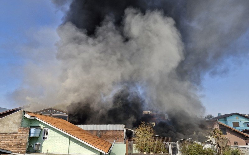 Incêndio na Rua Coreia em NH | abc+