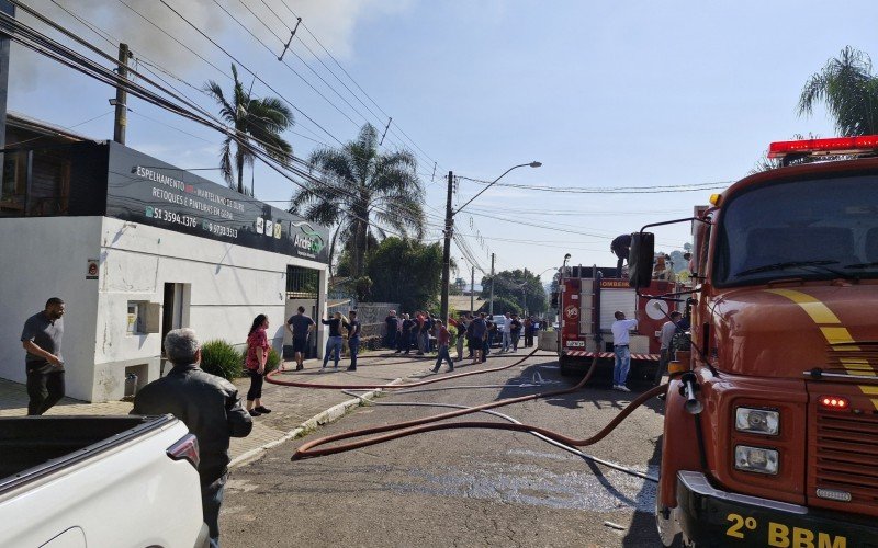 Incêndio de grandes proporções em NH 