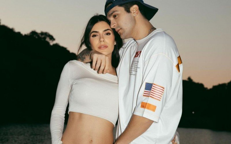 Luan Santana e Jade Magalhães anunciaram gravidez do primeiro filho | abc+