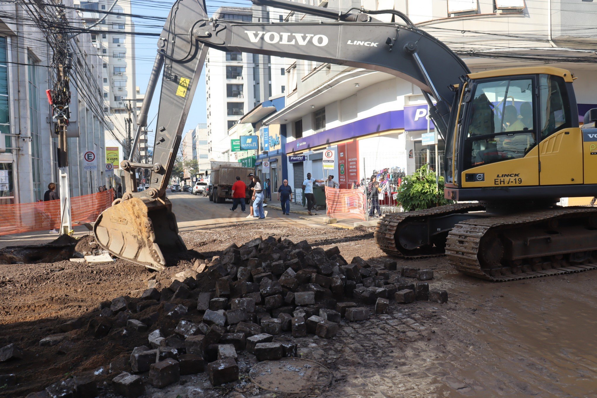Obras na Rua Independência entram em nova etapa; veja o que muda no trânsito