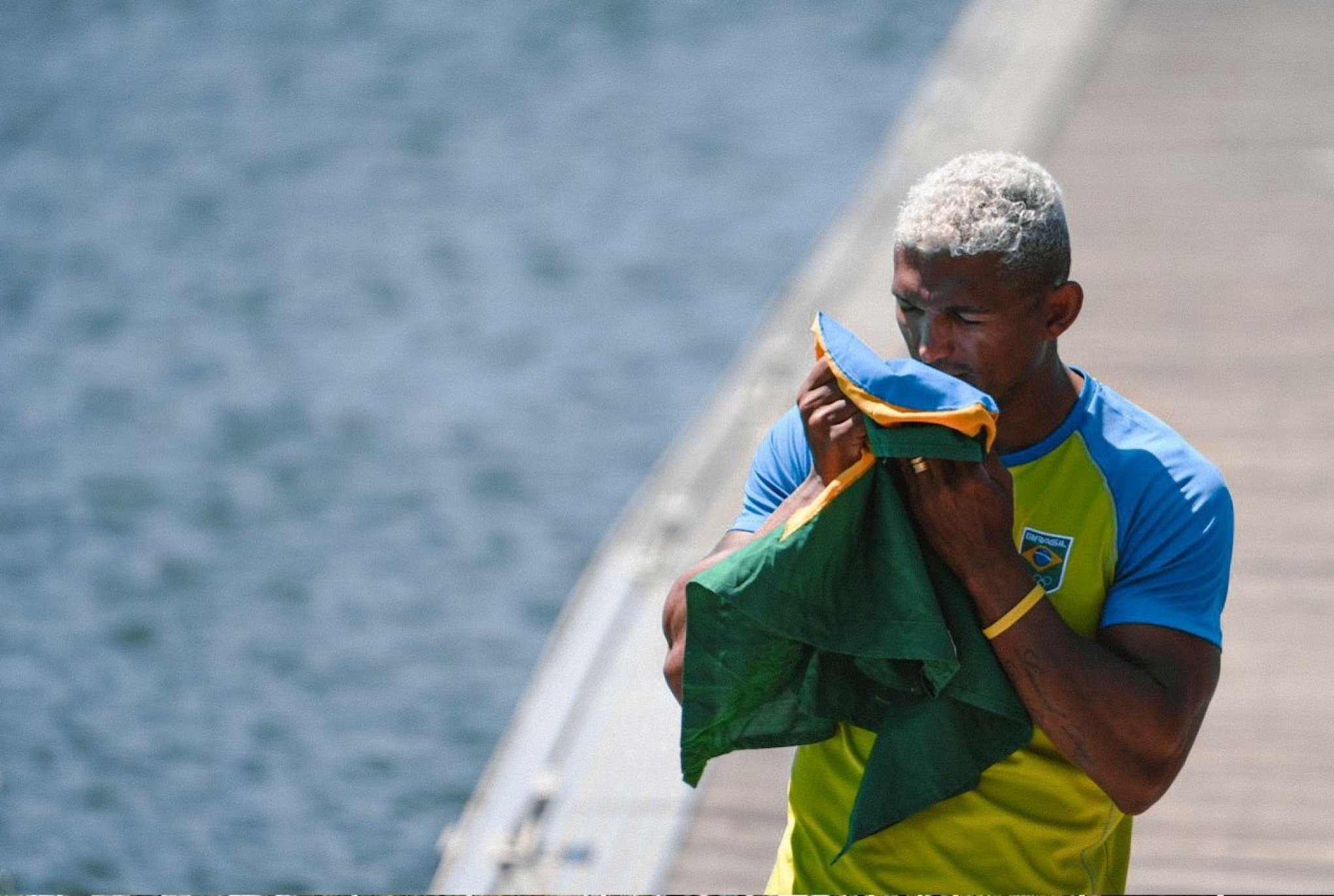 Isaquias Queiroz avança direto à semifinal da canoa individual em Paris