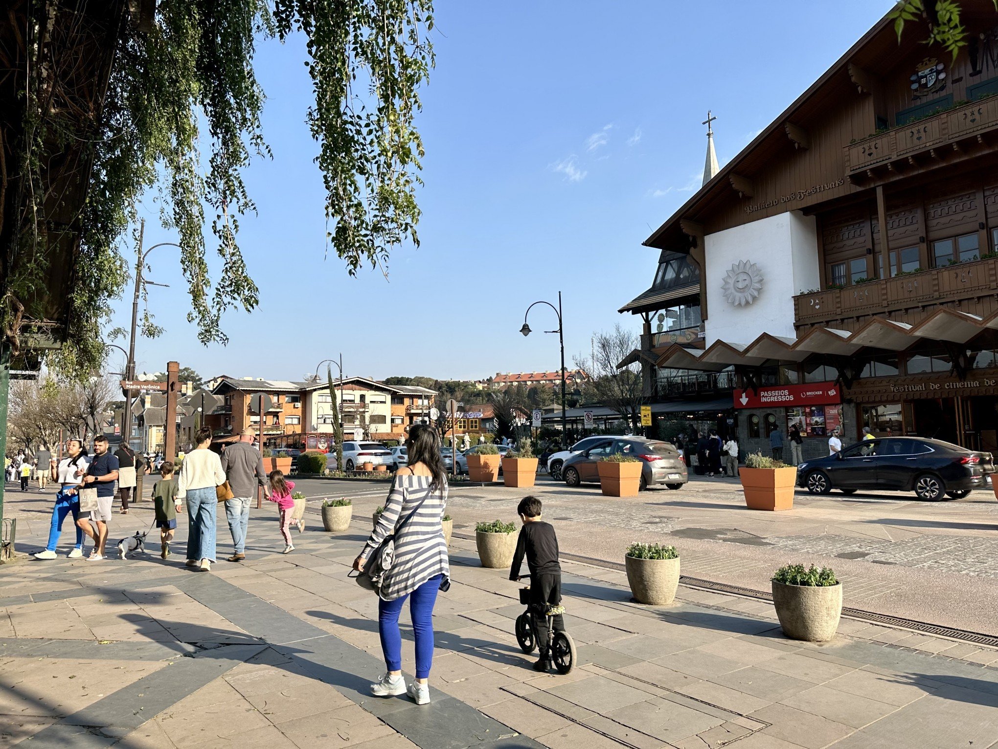 "Insuportável": O que são as abordagens que irritam os turistas em Gramado