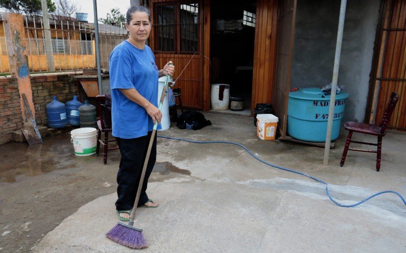 Marli Oliveira diz que limpeza representa um recomeço para os moradores do bairro Mathias Velho