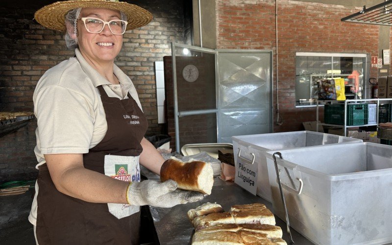 Cucas e pães são produzidos nos Fornos Coloniais de Gramado