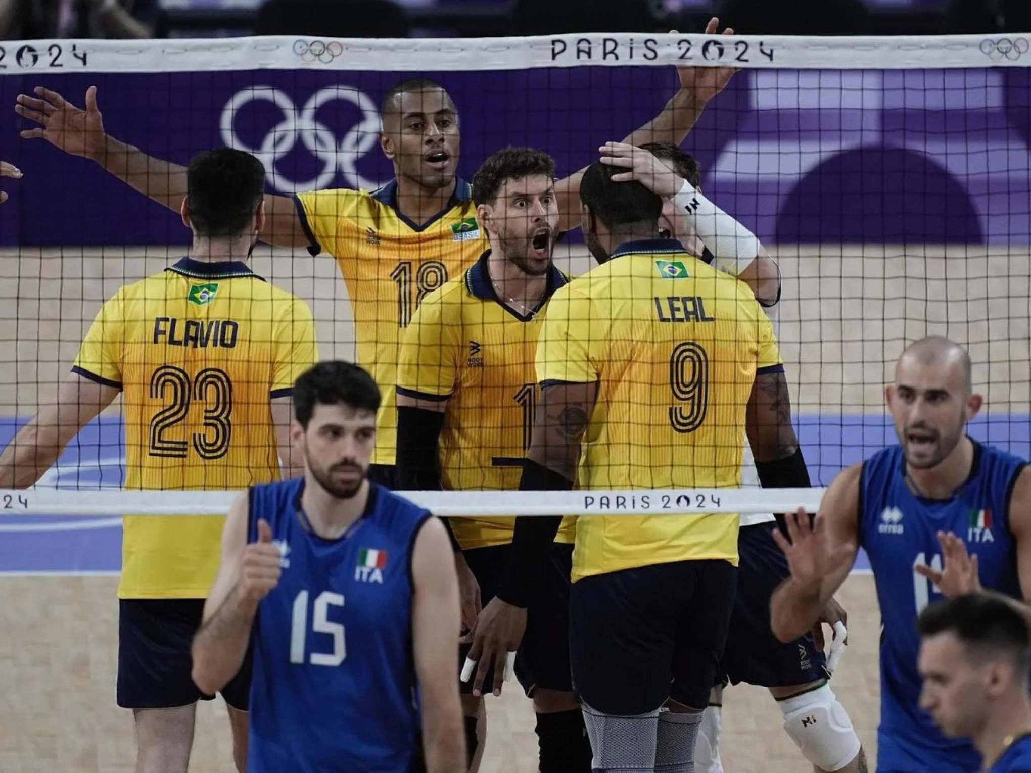 JOGOS OLÍMPICOS: Seleção masculina de vôlei perde para Itália em estreia em Paris