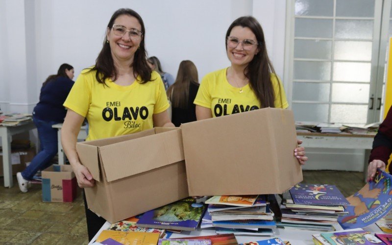 Representantes da escola Olavo Bolca escolhem livros para a biblioteca da escola | abc+