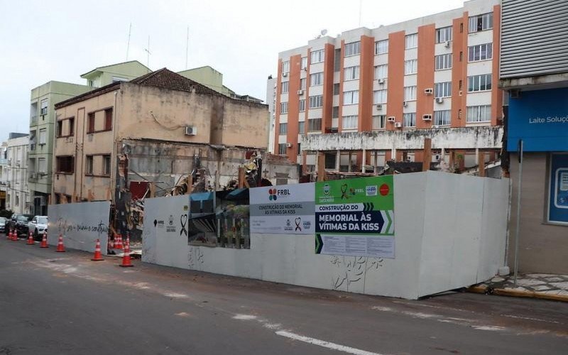 Demolição da fachada da Boate Kiss