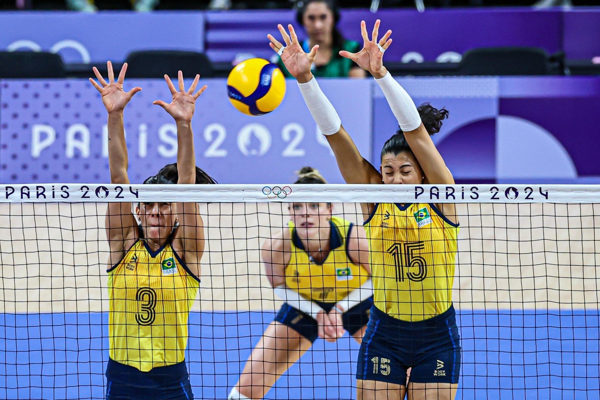 Favoritismo é confirmado e Brasil vence o Quênia na estreia do vôlei feminino em Paris