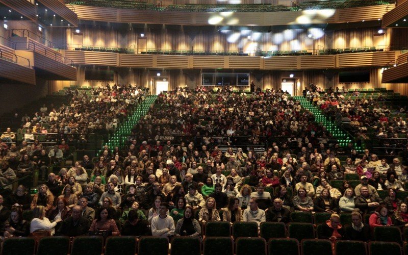 Lançamento do Für Immer - Origens reuniu grande público no Teatro Feevale na noite de ontem