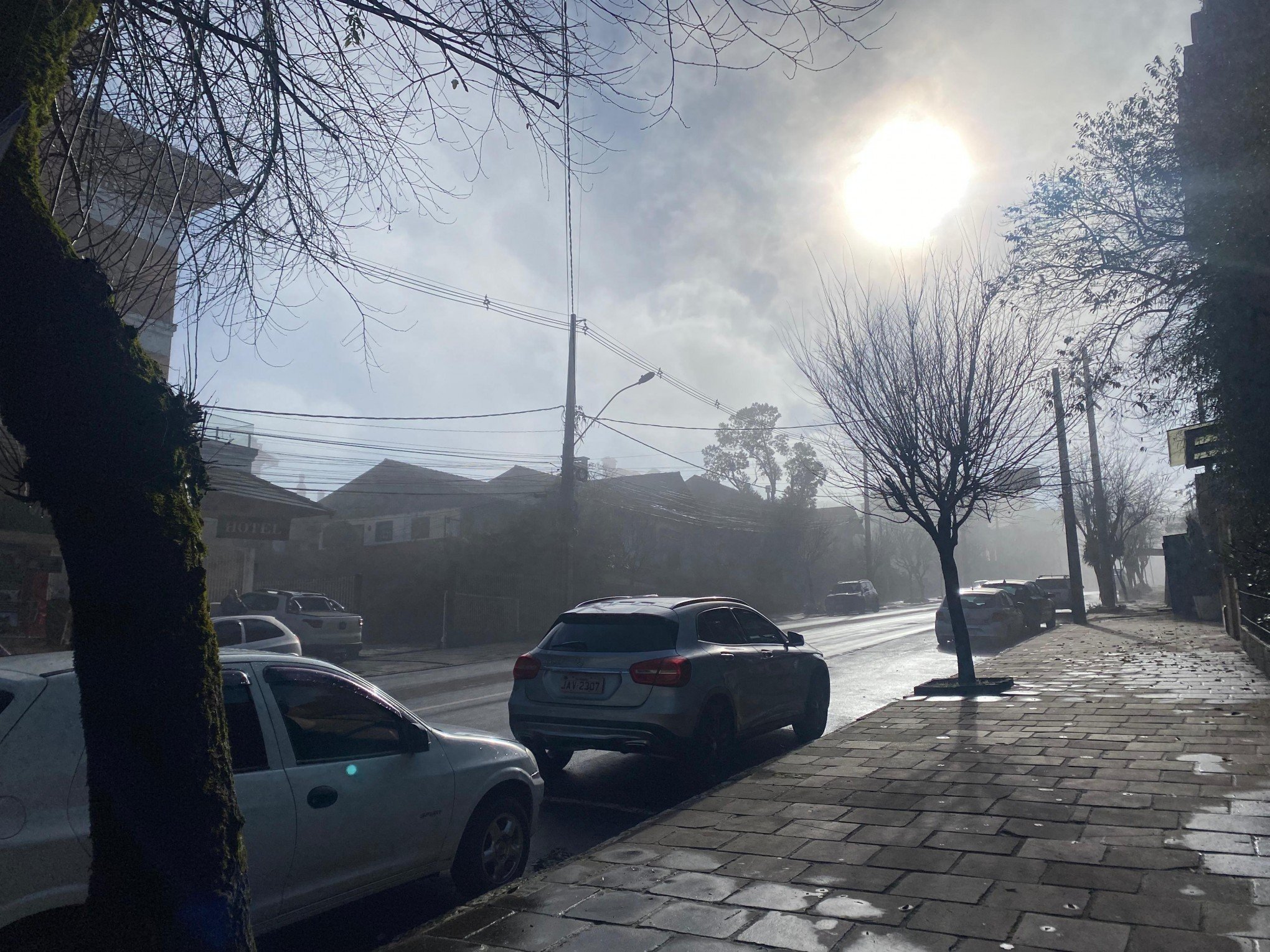 Terça-feira inicia com neblina e sol em Gramado; saiba como ficam as temperaturas