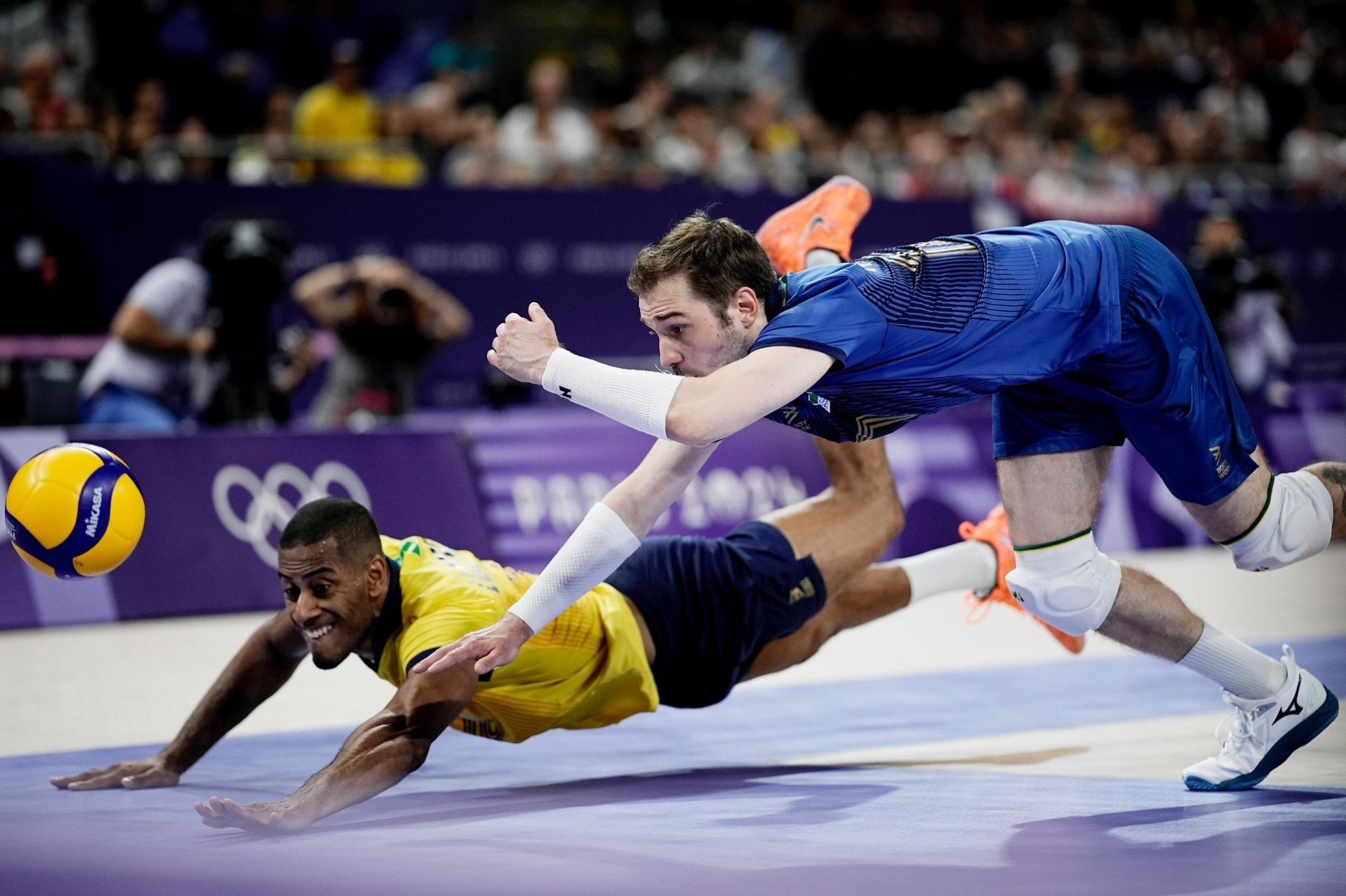 Brasil perde a segunda partida e se complica no vôlei masculino em Paris