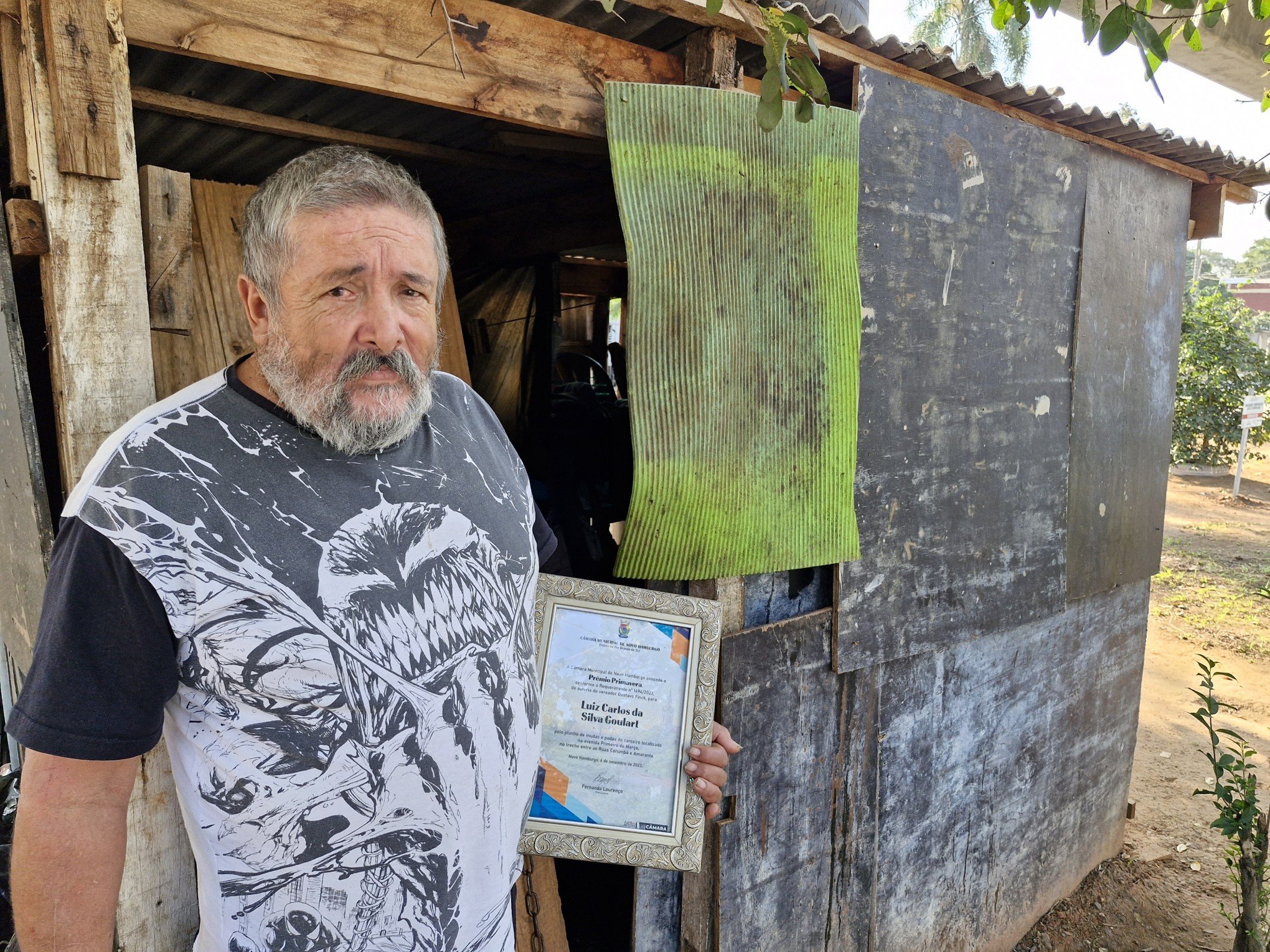 Embaixo da linha do trem: Histórias de vida de pessoas em situação de rua