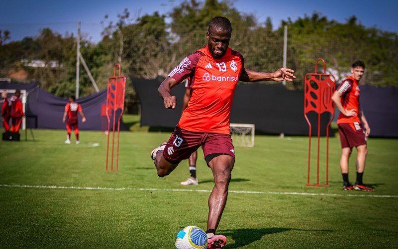 Valencia ganha espaço e pode ser titular contra o Flamengo | abc+