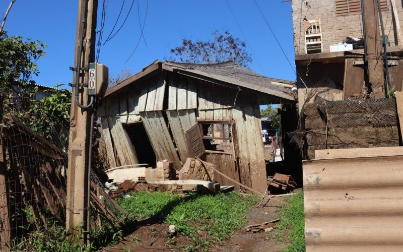 Três meses depois da enchente, ainda há cenários de destruição em São Sebastião do Caí | abc+