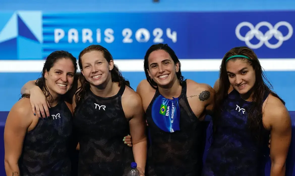 Brasileiras voltam à final do revezamento 4x200m livre após 20 anos