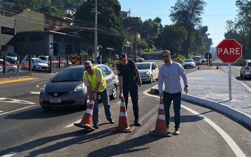 Retirada de cones marca simbolicamente entrega oficial da obra 