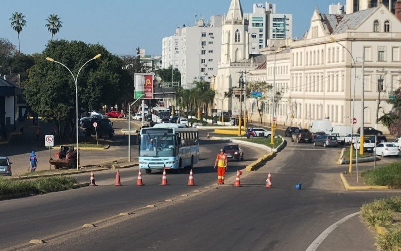 Obras na BR-116 causam engarrafamento e bloqueio de viaduto (na Avenida D. João Becker) em São Leopoldo nesta sexta-feira (2 de agosto)