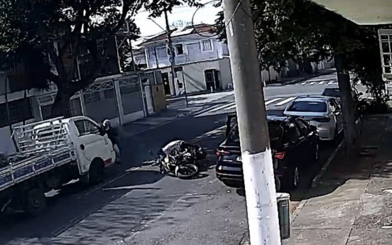 Vítima reage e assaltante é atropelado | abc+