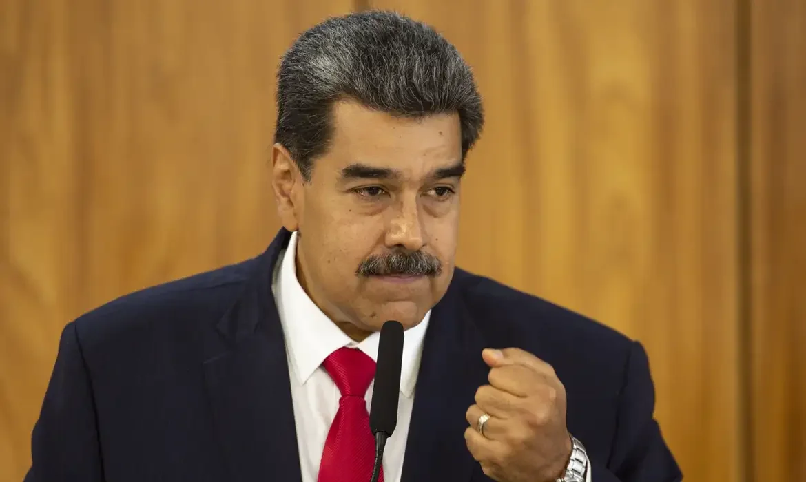 Maduro entrega atas eleitorais do seu partido à Justiça da Venezuela