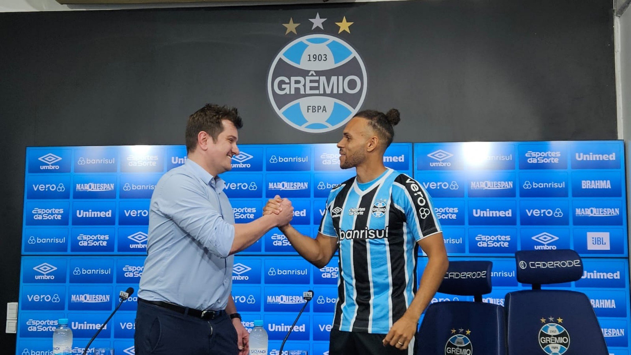 Braithwaite chega ao Grêmio com fome de gols: "São a minha comida e eu preciso comer"