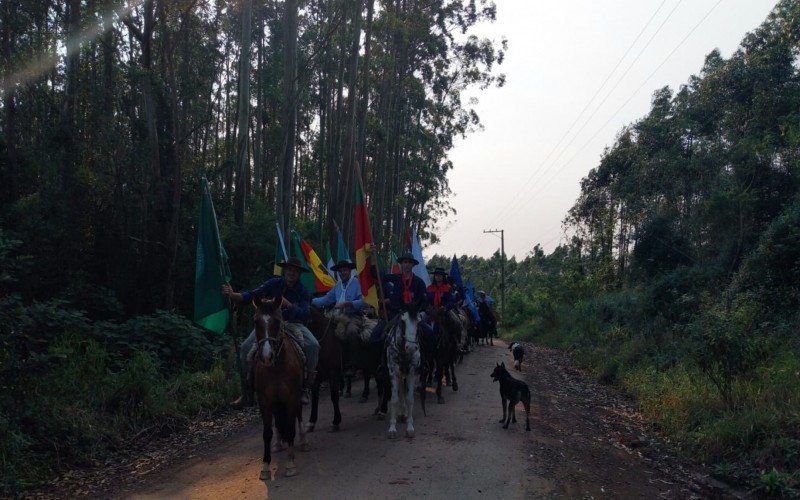 Cavalgada mantém tradicionalismo gaúcho, contato com natureza e formação de amizades