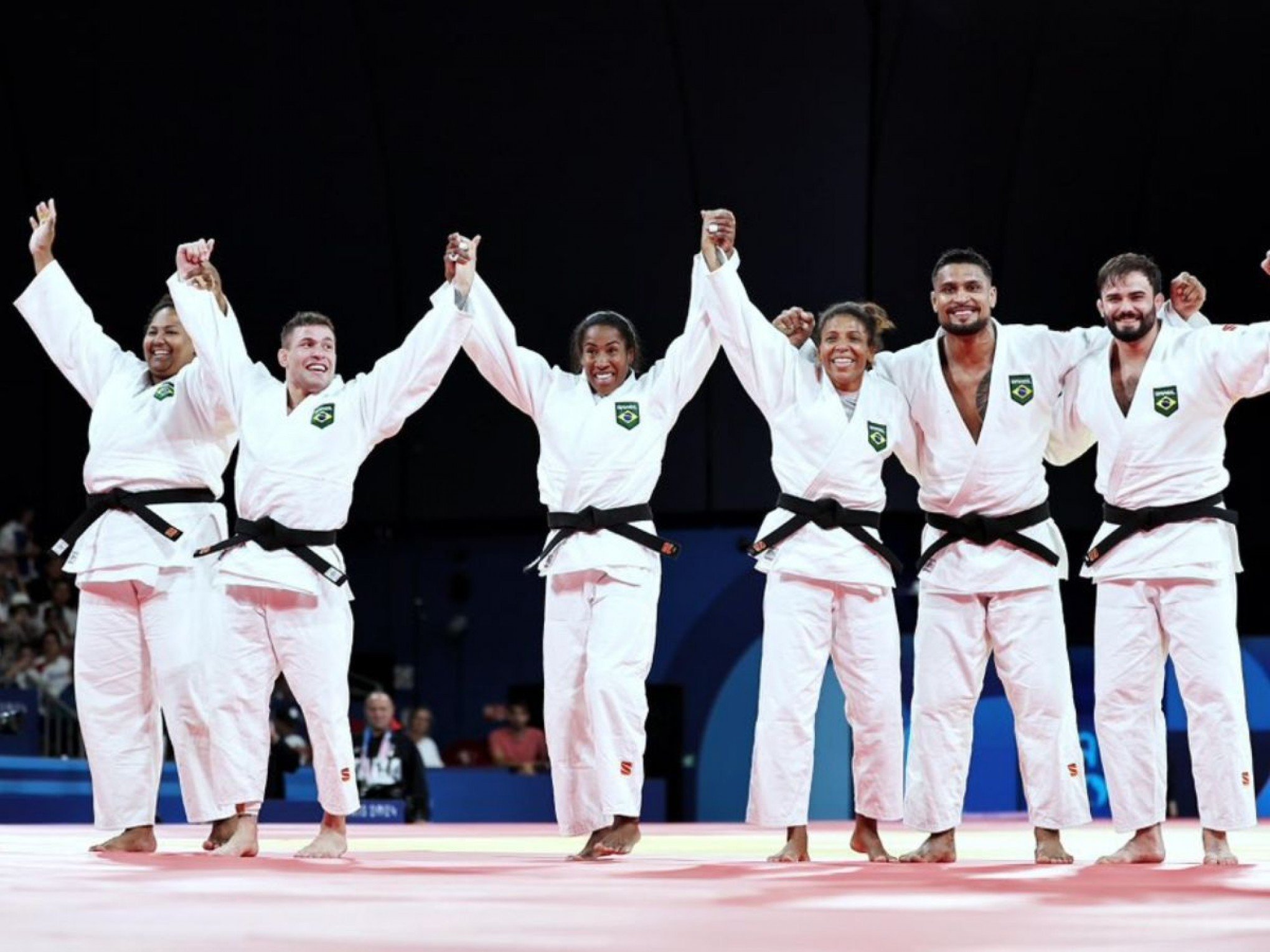 OLIMPÍADAS 2024: Brasil ganha medalha de bronze no judô por equipes