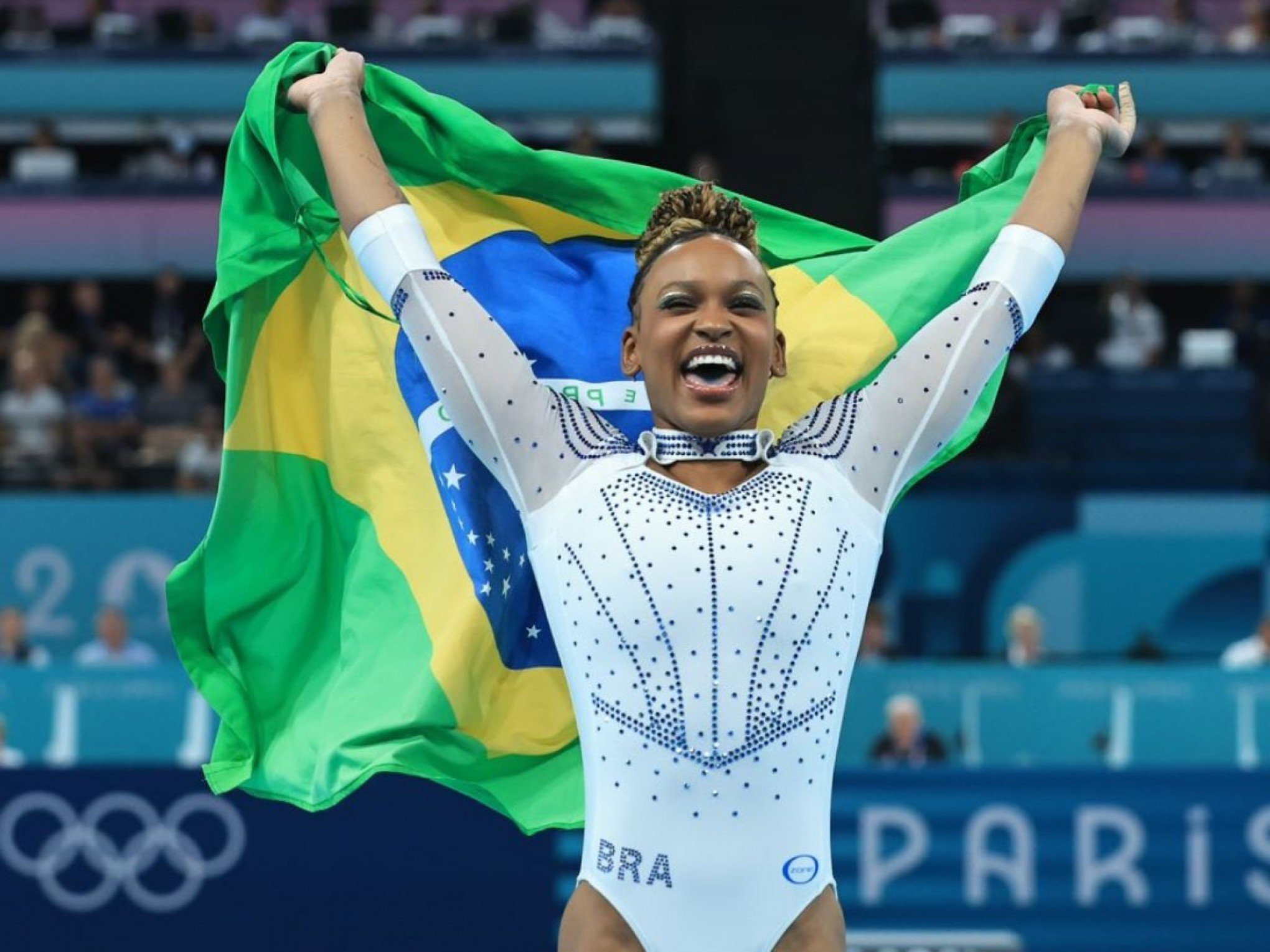 Rebeca ganha medalha de prata no salto e chega ao seu terceiro pódio nas Olimpíadas de Paris | abc+