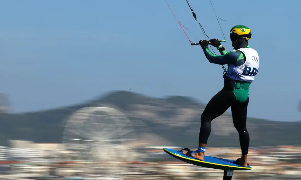 Vela: Bruno Lobo estreia em quarto lugar na Fórmula Kite | abc+