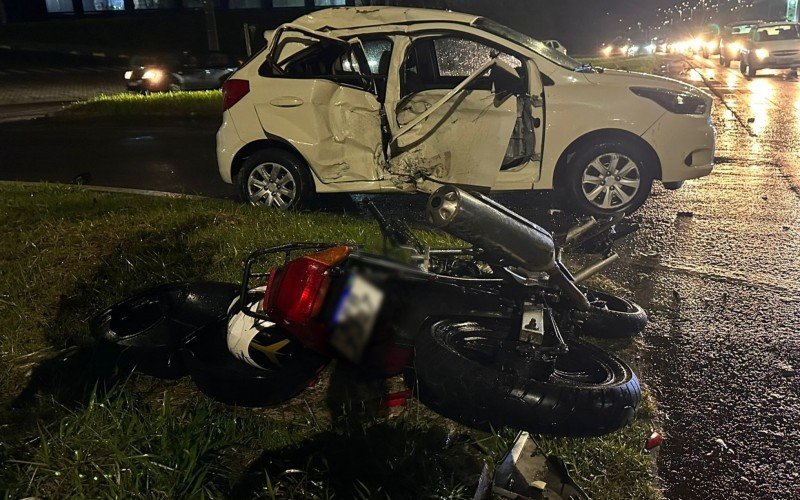 Colisão entre moto e carro aconteceu na RS-239, em Novo Hamburgo